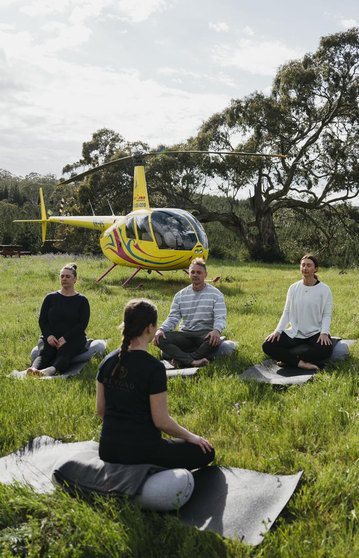 南澳大利亚州,芭萝莎谷,凯撒施图尔保育公园的瑜伽团课 © Barossa Helicopters 版权所有 南澳大利亚州,芭萝莎谷,凯撒施图尔保育公园的瑜伽团课 © Barossa Helicopters 版权所有