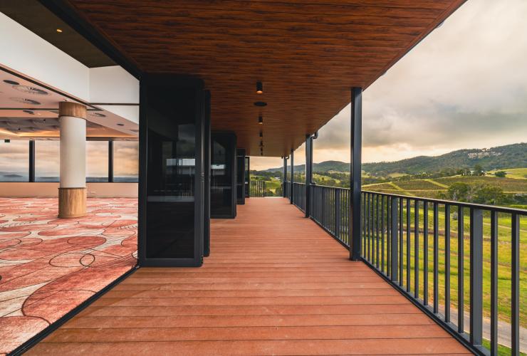 山景庄园的揽景厅和观光露台,俯瞰葡萄园风光 © 山景庄园